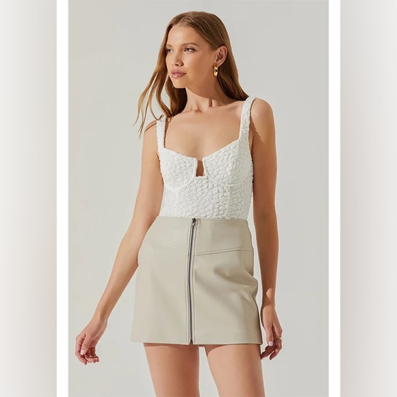 NWT- ASTR THE LABEL, ARIA BUSTIER BODYSUIT - Size L - Picture 2 of 16